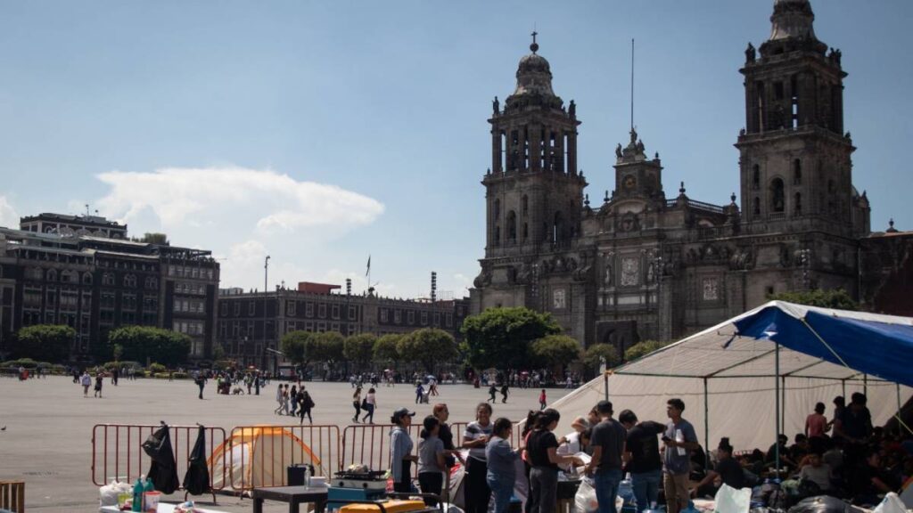 Reabren accesos a la Fiesta de las Culturas Indígenas en el Zócalo tras protesta