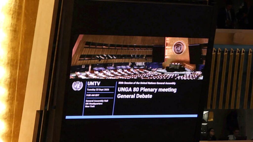 Los ministros de Relaciones Exteriores de Alemania, Francia y Reino Unido se reunirán este martes en Nueva York con su par de Irán, Abás Araqchi, para negociar sobre el programa nuclear de Teherán. El encuentro será al margen de la Asamblea General de la ONU, a las 10:00 horas locales (14:00 GMT), informó una fuente diplomática a la AFP.