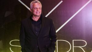 Alexis Ayala se reencuentra con su hija, tras 2 años de no verla y se funden en tierno abrazo