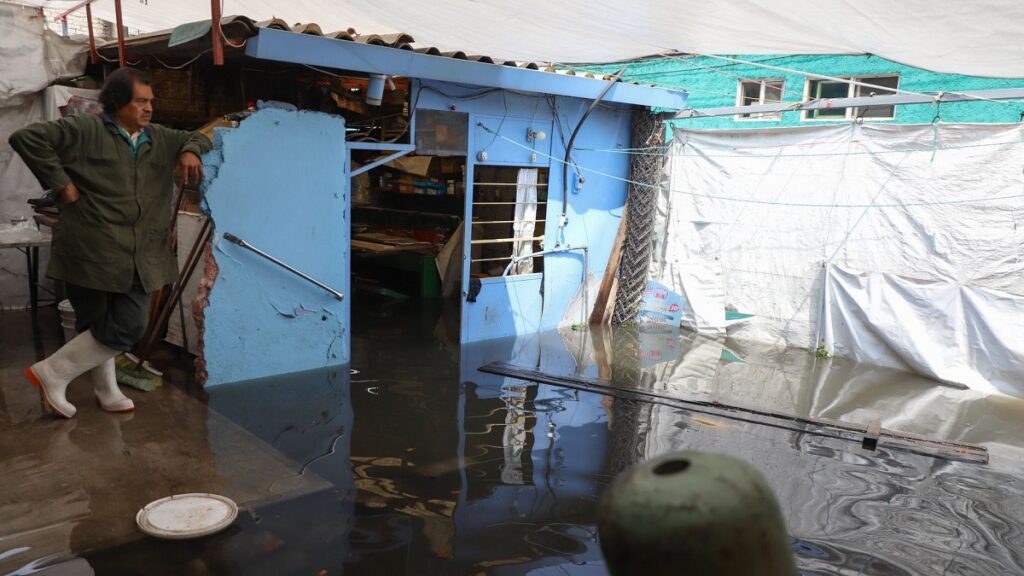 anuncian-apoyos-directos-a-damnificados-por-lluvias-en-iztapalapa