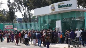 Apoyos sociales de AMLO: éxito inmediato, riesgo a futuro