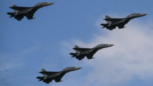 Aviones de Venezuela pasan sobre buque de EE.UU.; Washington acusa provocación