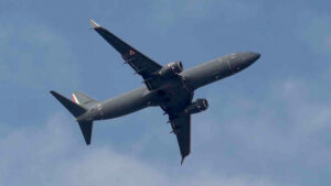 Video: avión de la Fuerza Aérea aterriza de emergencia junto al AIFA