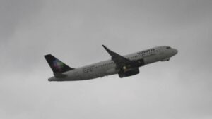 Volaris desvía vuelo Tijuana-La Paz a Hermosillo tras descenso inesperado
