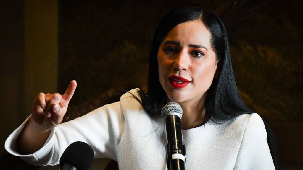 bajale-sandra-cuevas-se-lanza-contra-el-periodista-carlos-jimenez