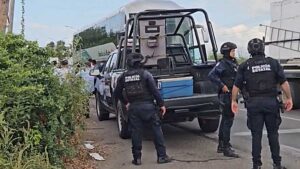 Atacan a presunto escolta de hija del gobernador de Sinaloa y balean camión