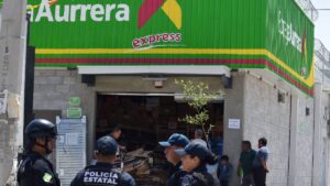 Banda atraca Bodega Aurrerá en Puebla y roba celulares