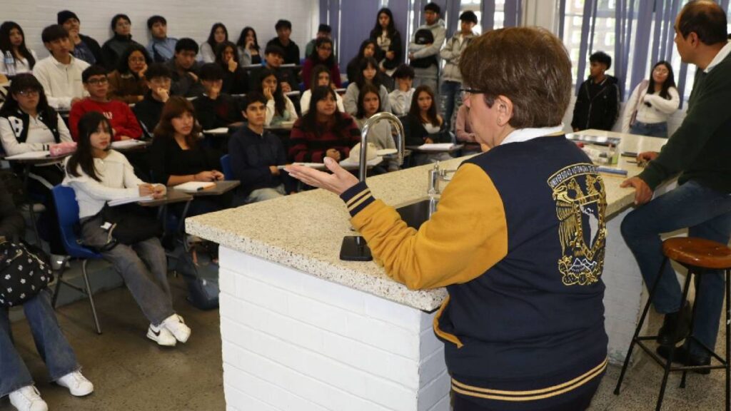Del 1 al 15 de octubre será el registro para la Beca Benito Juárez 2025. El apoyo es de 1,900 pesos bimestrales para estudiantes de preparatorias públicas.