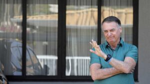 Bolsonaro deja prisión domiciliaria para examen médico