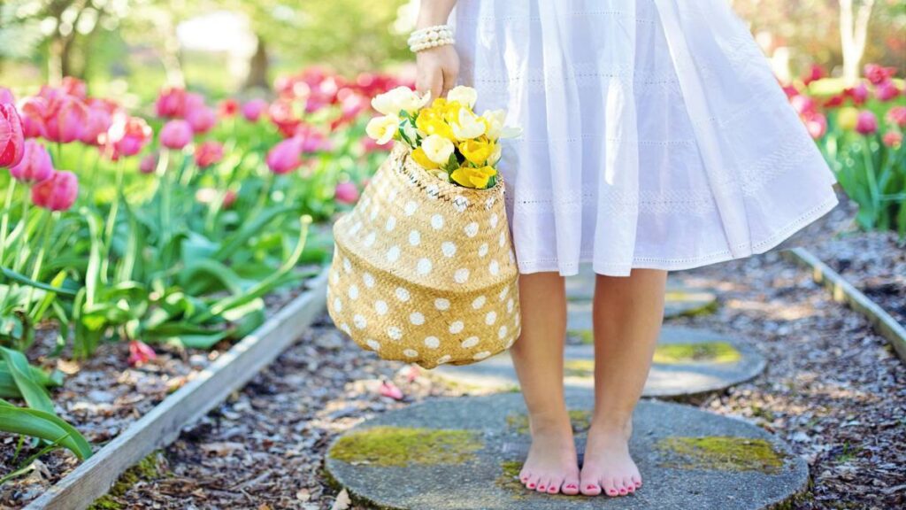 Caminar descalzo puede mejorar tu postura: 5 razones