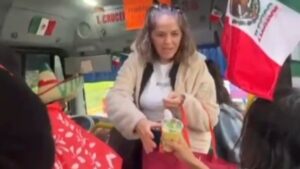 Autobús de Toluca se convierte en fiesta patria sobre ruedas