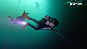 Buzos logran histórico descenso en el cenote más profundo de Yucatán