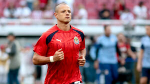 “Chicharito” sube nuevo video motivacional y en redes lo critican: “Mejor atínale a la portería”
