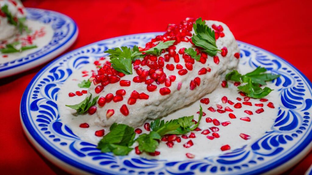 Chile poblano y granada roja, ¿cuánto cuestan estos ingredientes de los chiles en nogada?