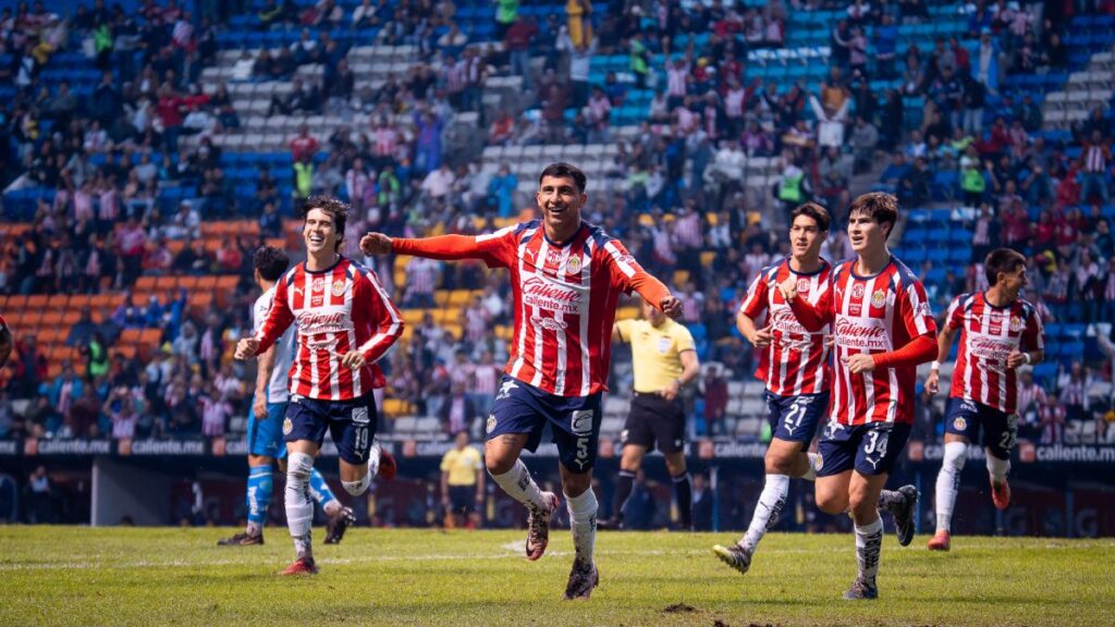 Chivas derrota al Puebla 0-2