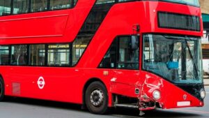 Caos en Londres: autobús de dos pisos deja 17 heridos en Victoria Street