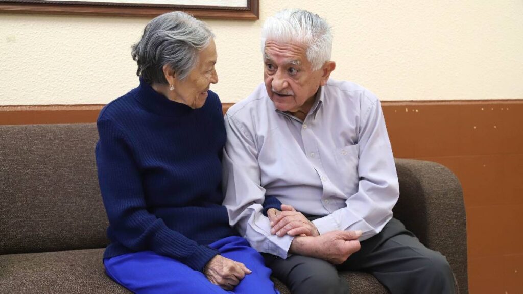 La CDMX lanza el programa “Ciudad que cuida a quien cuida”: apoyo de 2 mil pesos bimestrales y talleres para personas cuidadoras.