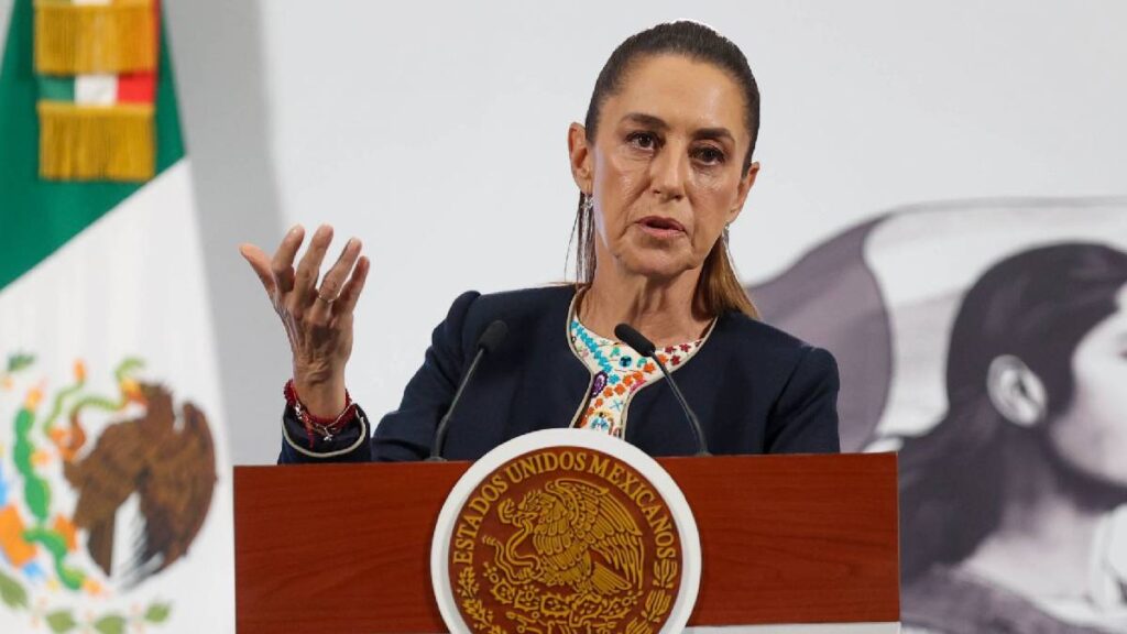 El Congreso de Perú analiza declarar persona non grata a Claudia Sheinbaum por sus dichos sobre Pedro Castillo y la sucesión presidencial.