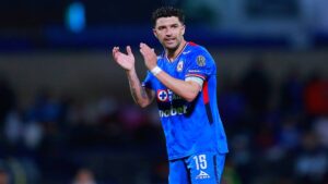 Cruz Azul vence a Pachuca con un penal polémico; Nacho Rivero termina con sangre en la cara