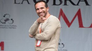 “El Guana” gana la moneda del destino y clausura el “cuarto noche” de La Casa de los Famosos