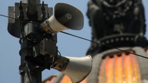 ¿Cómo reportar un altavoz que no sonó durante el Simulacro Nacional?