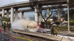 Tanque de pipa que explotó se rompió al chocar con objeto; no fue un bache: Fiscalía CDMX