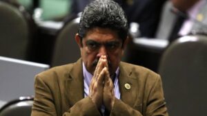 ¿Quién es Manuel Espino, diputado en terapia intensiva tras derrame cerebral?