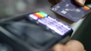 Millennials y Generación “Z” enfrentan más deudas a corto plazo: Círculo de Crédito