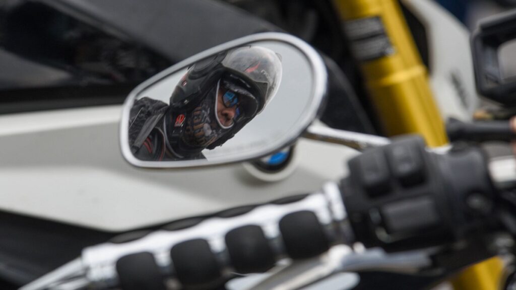 denuncian-en-cdmx-la-banqueta-del-terror-motociclistas-no-respetan-al-peaton