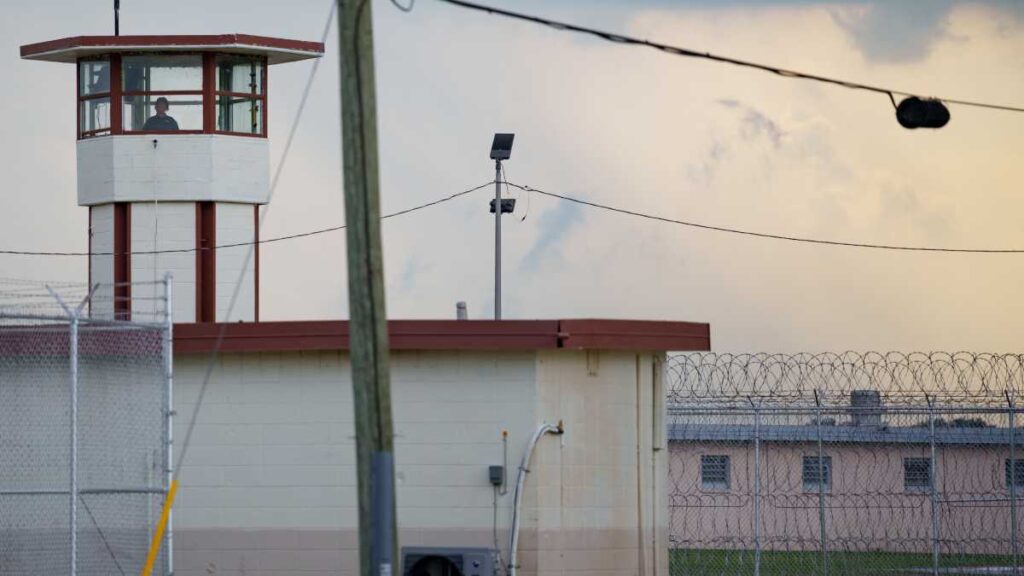 DHS, detenidos en Lousiana Lockup