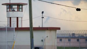 Revelan nombres de 51 migrantes peligrosos detenidos en cárcel de máxima seguridad Luisiana Lockup