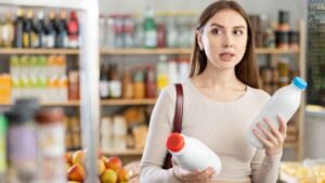 ¡Cuidado con lo que compras! Ésta es la diferencia entre la leche y un producto lácteo