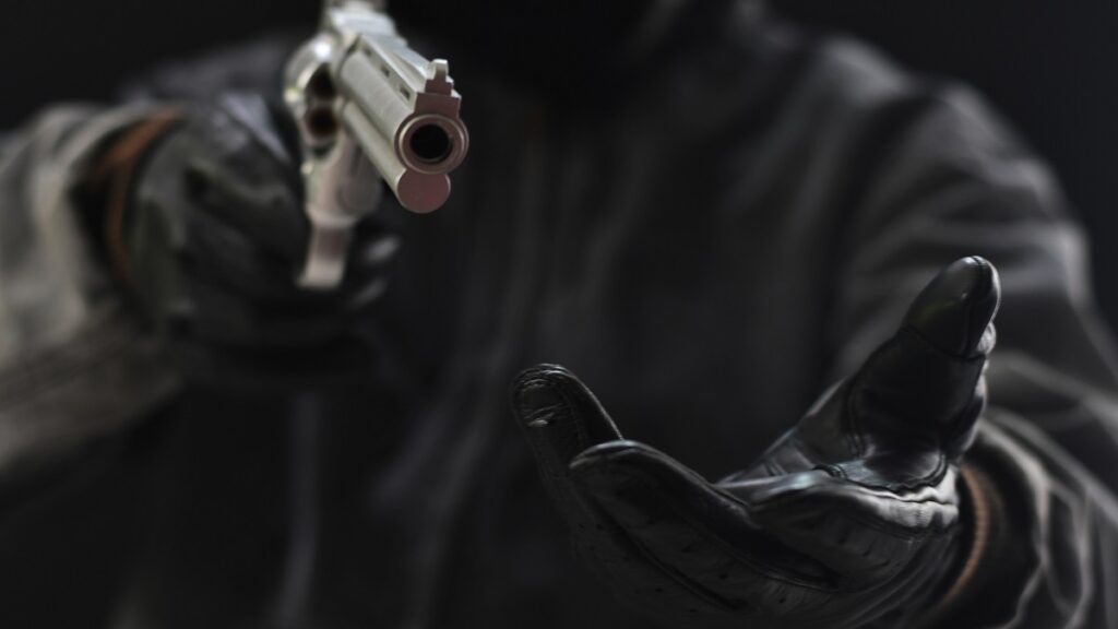 dueno-de-barberia-es-asaltado-a-punta-de-pistola-en-puebla-momento-queda-grabado