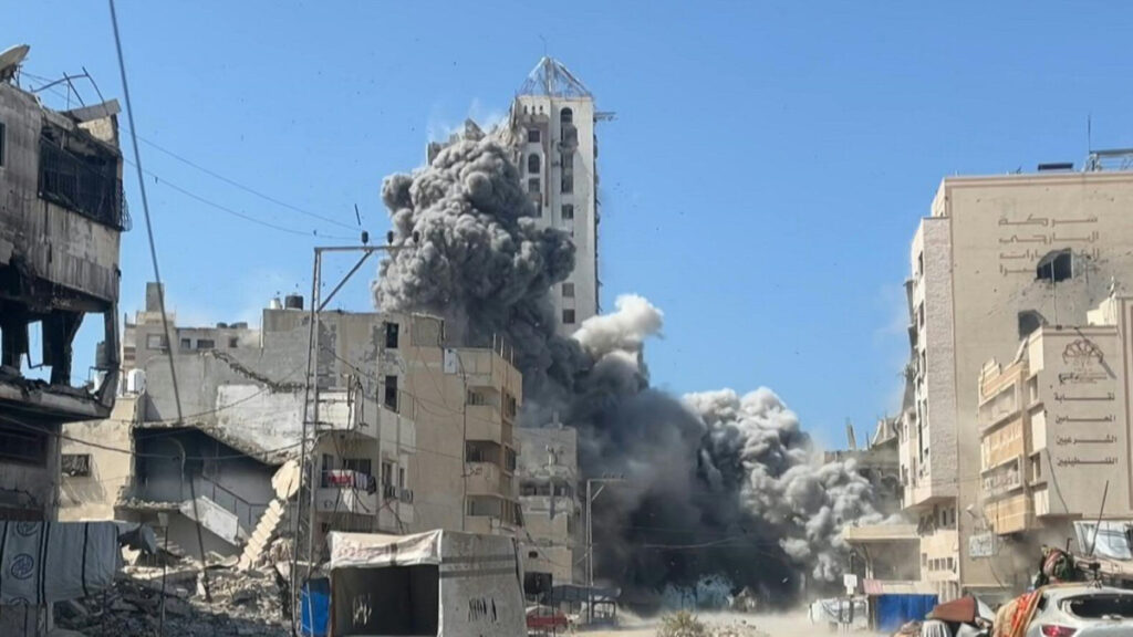 Israel derriba edificio más alto de Gaza