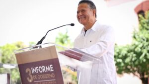 En la huasteca hidalguense, Menchaca rinde informe regional