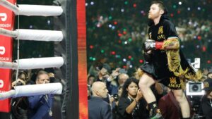 La espectacular entrada de “Canelo” Álvarez en pelea contra Terence Crawford: sin himno, pero con mariachis