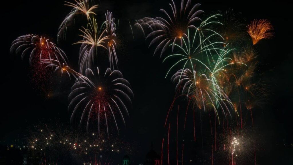 Alcalde de Escárcega confunde a Josefa Ortiz en el Grito.