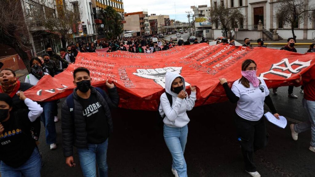 Cinco normales de Zacatecas en paro indefinido por pagos atrasados y plazas fantasma; advierten que más escuelas se sumarán.
