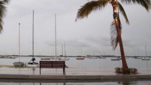 EE. UU. advierte a sus viajeros en México por paso del huracán Lorena