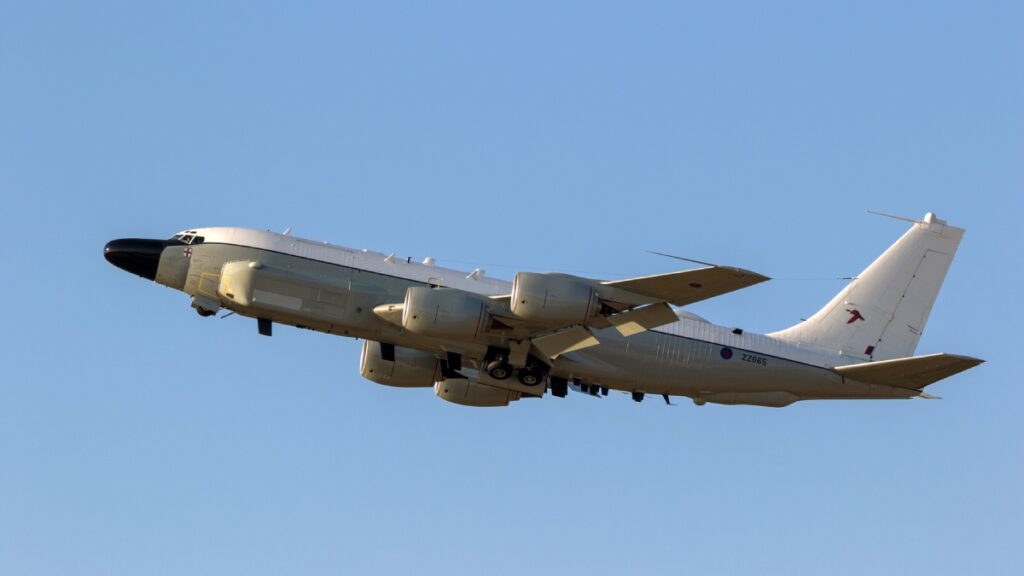 Estados Unidos triplicó sus vuelos espía sobre Venezuela, asegura ministro