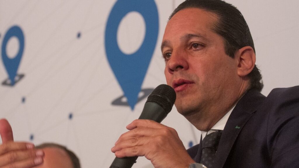 Exgobernador Pancho Domínguez es grabado peleando en bar de Querétaro