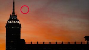 ¿Invasión extraterrestre o insecto? Captan extrañas luces en Torre Latino