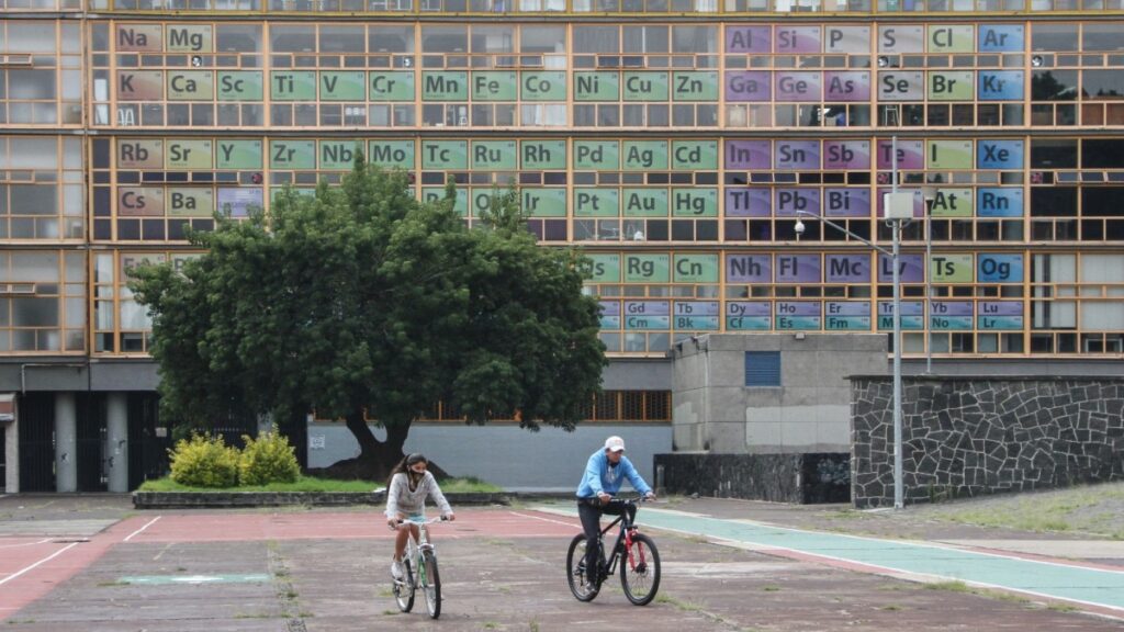 Facultad de Química de la UNAM "activa" las clases en línea por amenazas