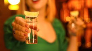 ¿Cuál es la forma correcta de tomar tequila: guía completa para disfrutarlo?
