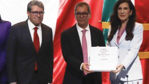Hacienda entrega a diputados Paquete Económico 2026; prevé ingresos por 8.7 billones de pesos