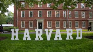 La Universidad Harvard le gana a Trump; revocan congelación de fondos millonarios