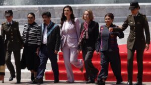 Ministro Hugo Aguilar genera polémica en aniversario de la Gesta Heroica por “descortesía” con Kenia López