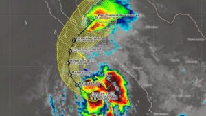 Lorena se intensifica a huracán categoría 1; impactará dos veces en México