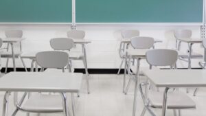 Suspenden clases y habilitan albergues en BCS por huracán Lorena