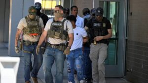 Más de 150 mil estadounidenses quieren unirse a ICE para expulsar a inmigrantes ilegales